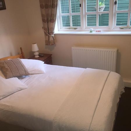 The Winchfield Inn Extérieur photo