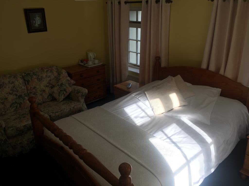 The Winchfield Inn Extérieur photo