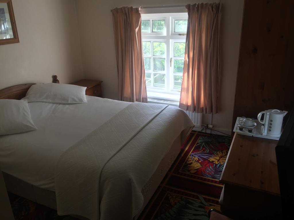 The Winchfield Inn Extérieur photo