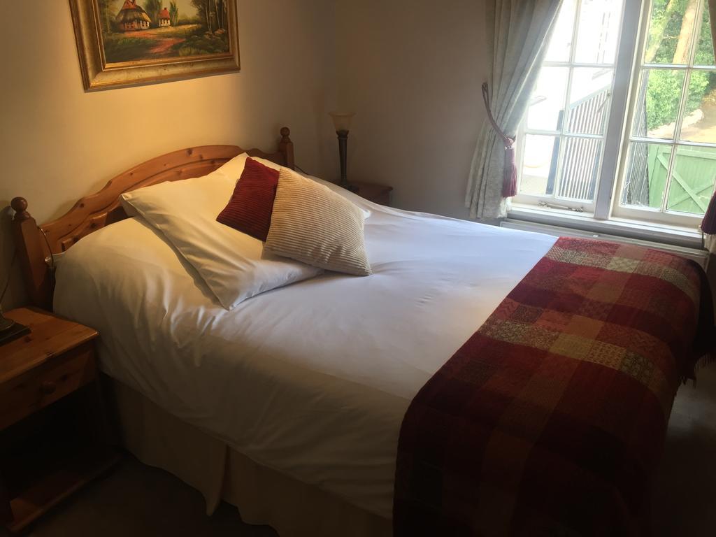 The Winchfield Inn Extérieur photo