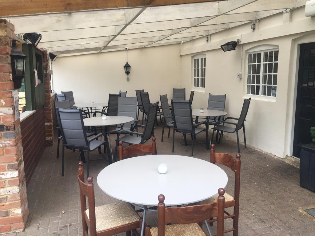 The Winchfield Inn Extérieur photo