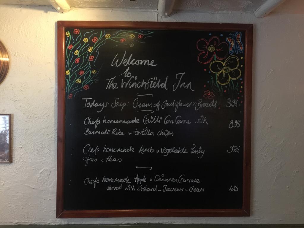 The Winchfield Inn Extérieur photo