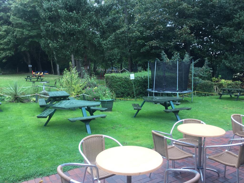 The Winchfield Inn Extérieur photo